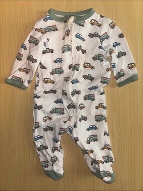 ☀️4/$12 bundle☀️Little Me White Footed One-Piece with Multi Car Print